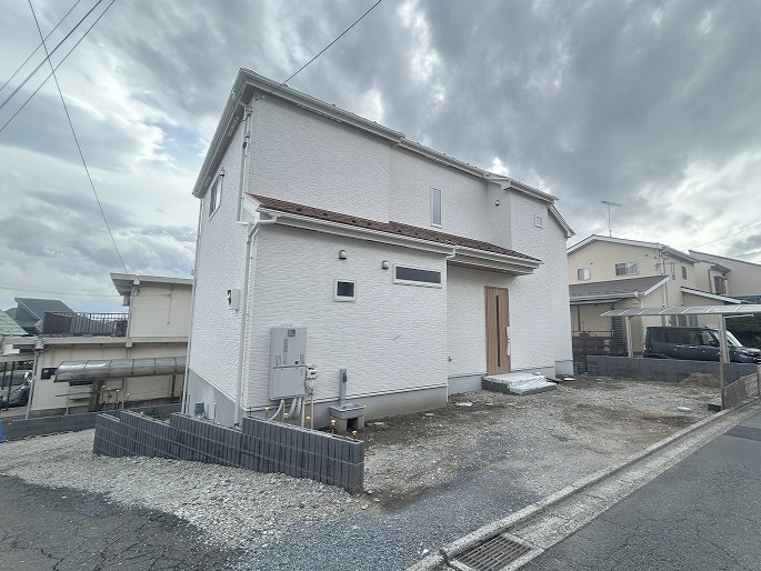 現地のご見学予約もスタートしました。周辺で売りに出ている物件も沢山御座います。まとめてご見学ができますのでお気軽にお申しつけください。
