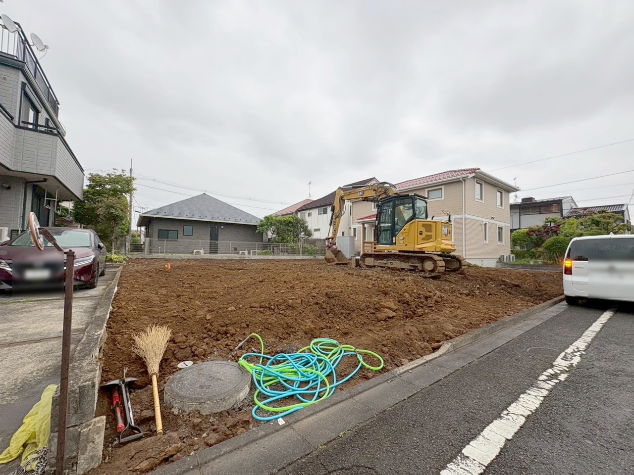 現地のご見学予約もスタートしました。周辺で売りに出ている物件も沢山御座います。まとめてご見学ができますのでお気軽にお申しつけください。
