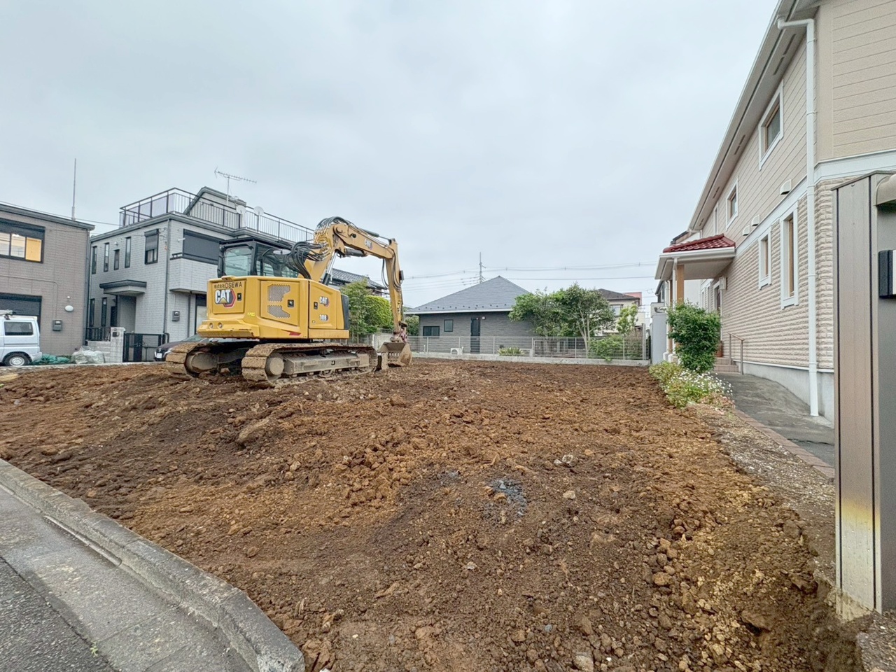 現地のご見学予約もスタートしました。周辺で売りに出ている物件も沢山御座います。まとめてご見学ができますのでお気軽にお申しつけください。
