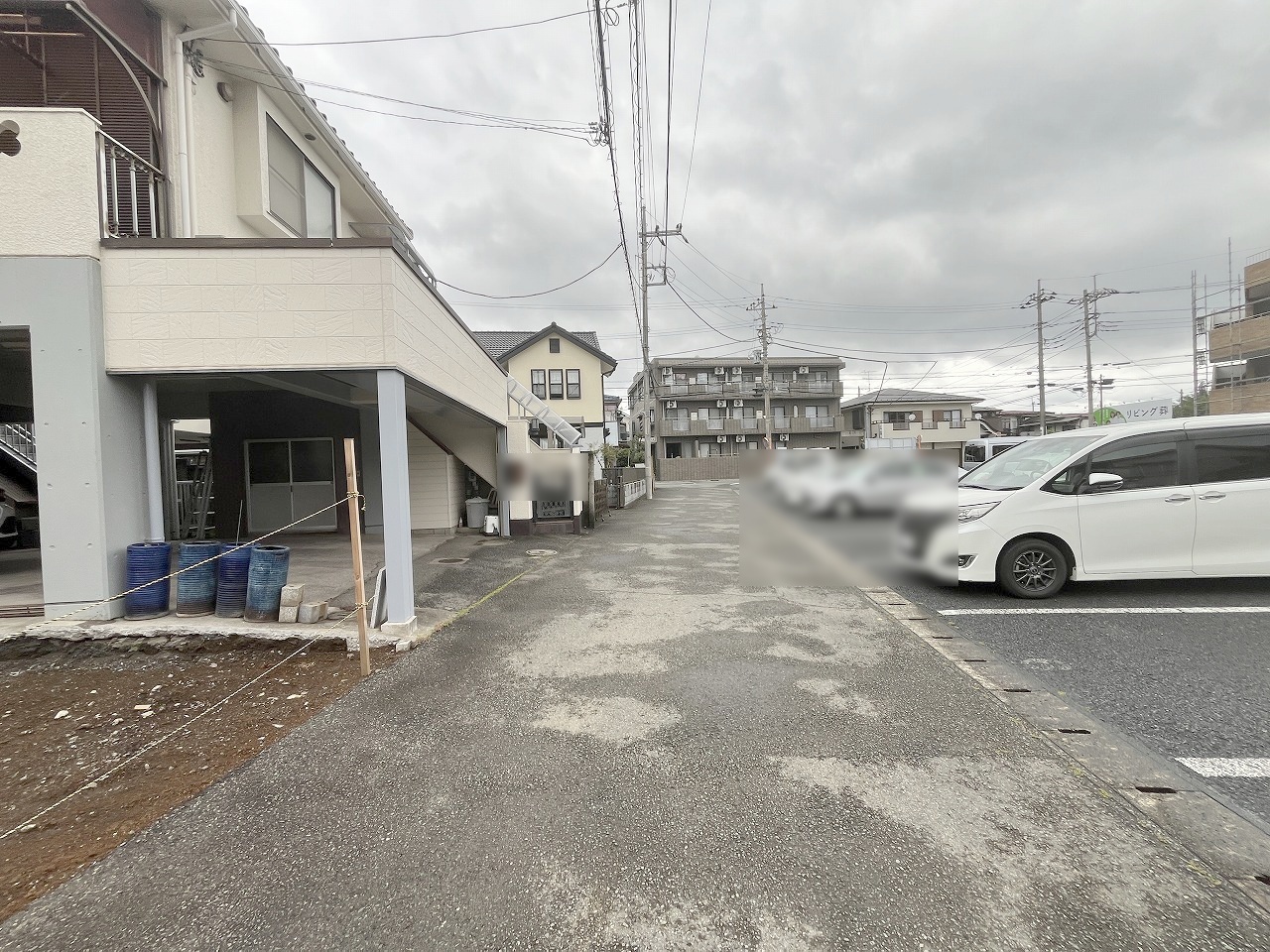 安心して暮らすことのできる住宅街。　住宅地の道路は一般に交通量が少なく車などの騒音が少ないため、住民にとって静かな生活環境が提供されます。
