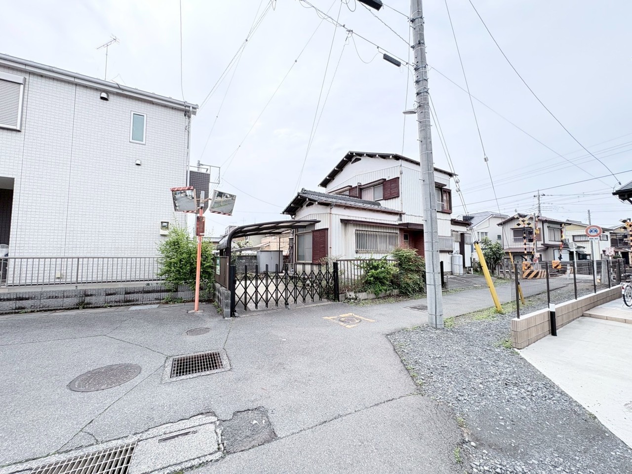 静かな街並みに佇む、穏やかな時間が流れる住まい