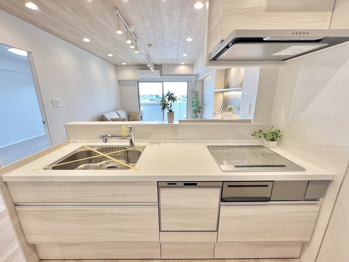 料理をしながらでも、ご家族との会話を楽しめる対面キッチン。
