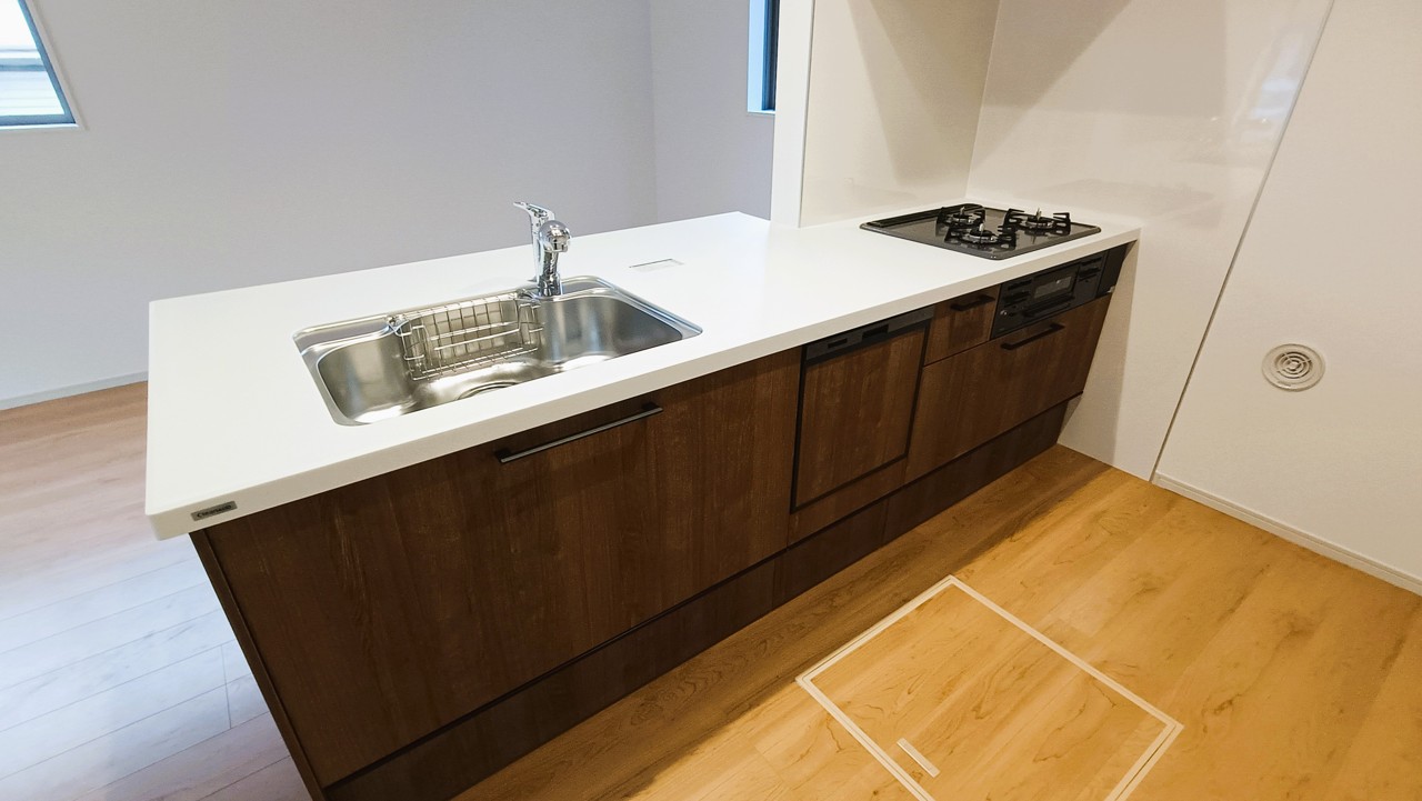 料理をしながらでも、ご家族との会話を楽しめる対面キッチン。