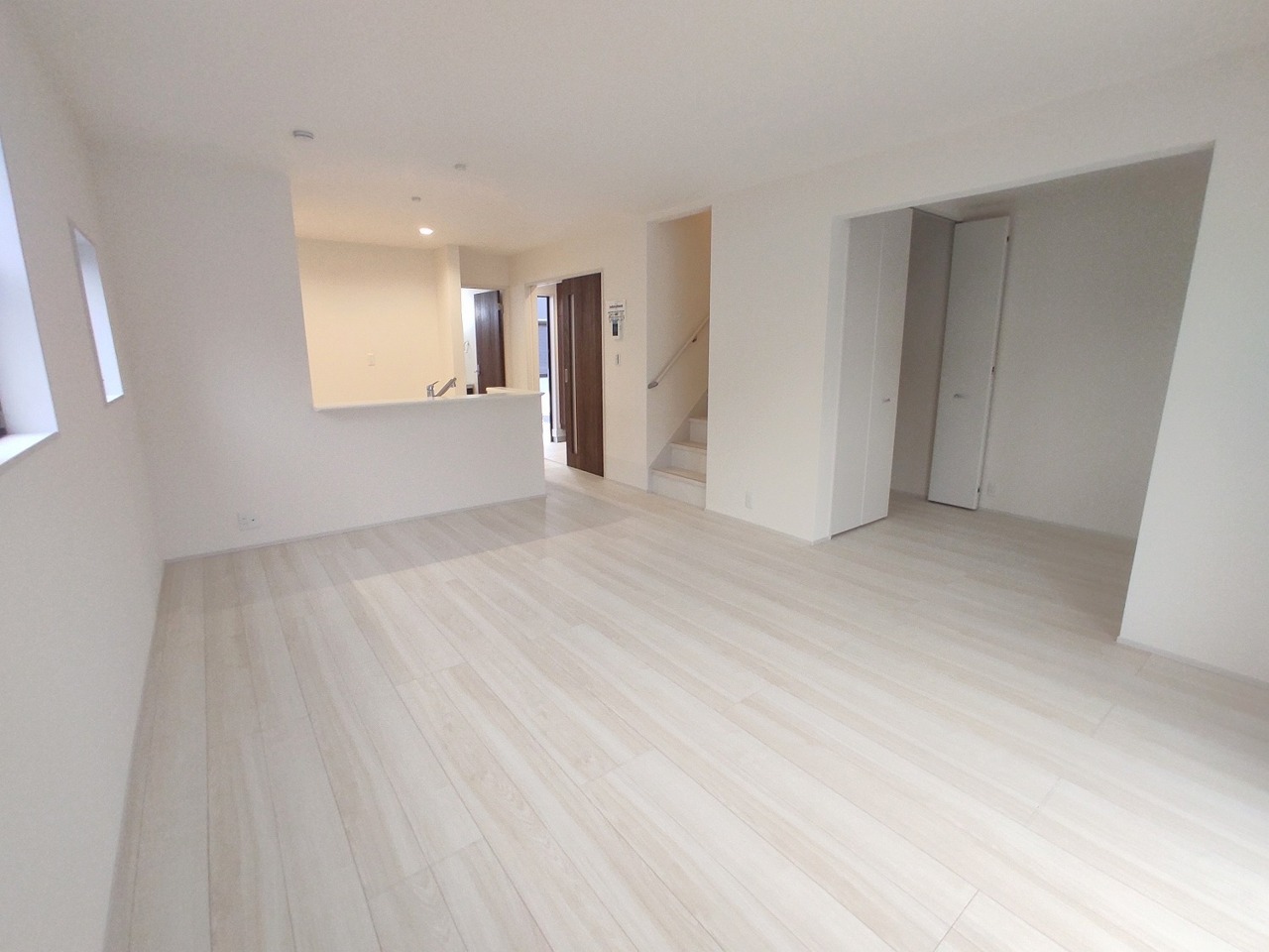 開放的なこの空間がお客様をお出迎えします。