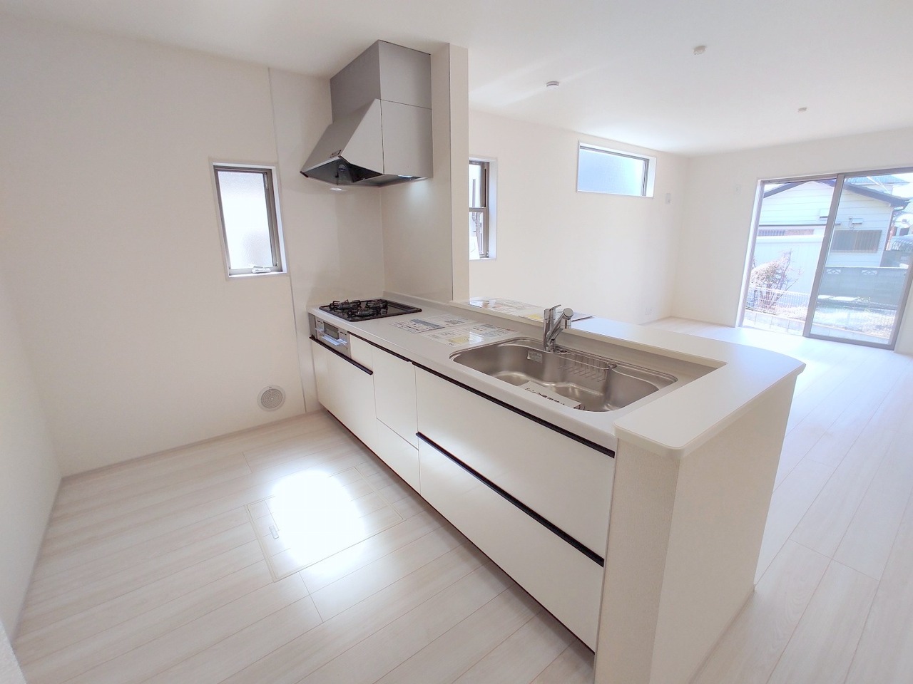 対面キッチンがご家族の温かい時間を演出。