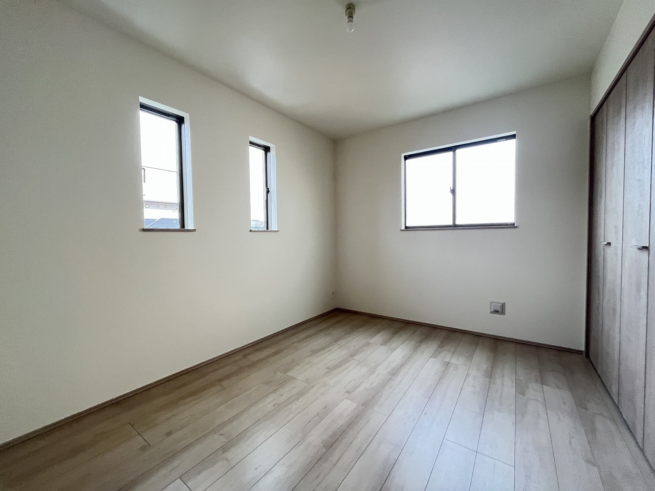 2階部分のお部屋の日当たりは、ご覧の通り明るいです。