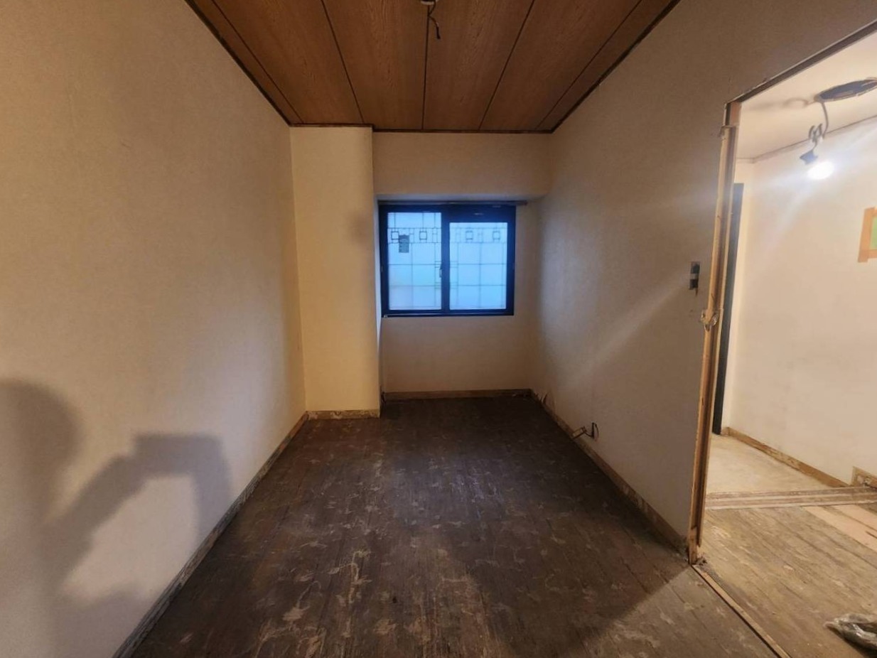 撮影日現在 解体工事中です。
内覧自体は可能です、事前にご連絡ください。カタログなどご覧いただけます。