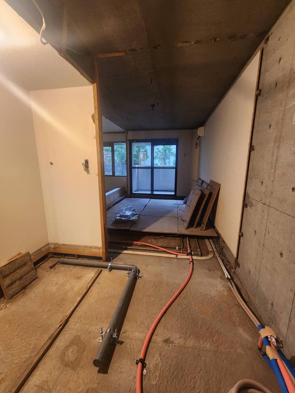 撮影日現在 解体工事中です。
内覧自体は可能です、事前にご連絡ください。カタログなどご覧いただけます。