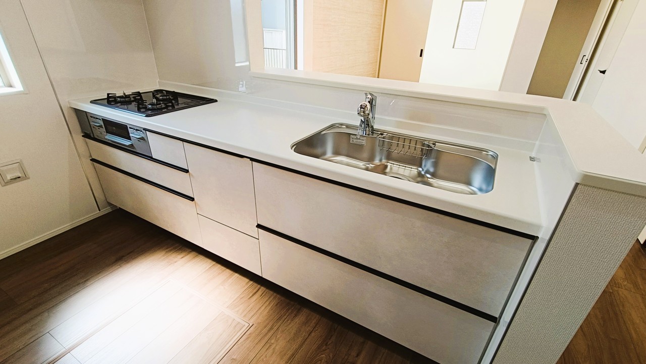 対面タイプなら、キッチン内にいながらご家族やお客様との会話が楽しめます。