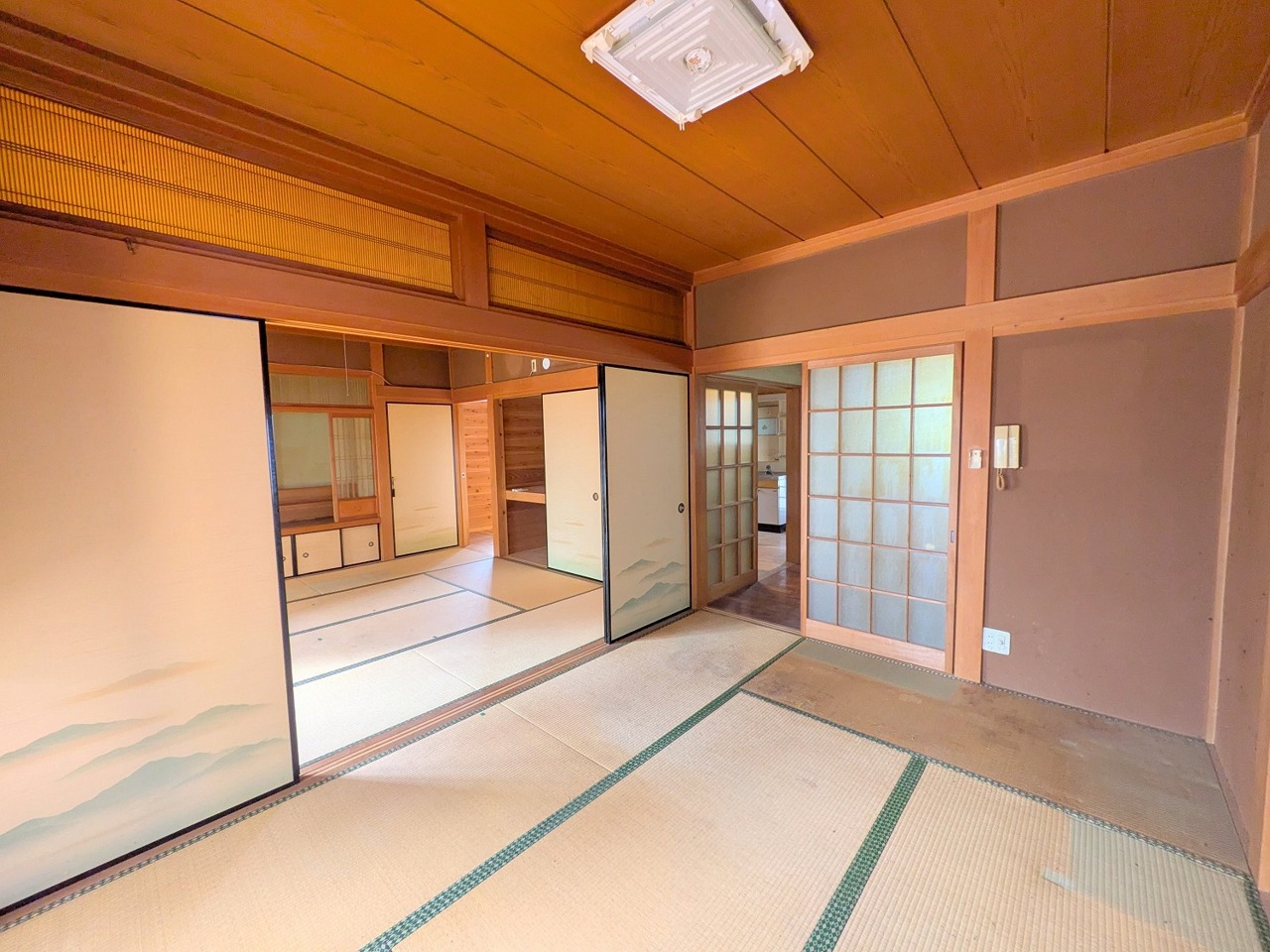 ご家族みんながゆったりくつろげる広々リビング。